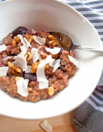 Cherry walnut overnight oats| brightrootskitchen.com